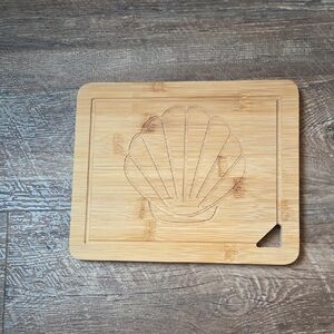 New Bamboo Cutting Board with Shell Design Carved In It